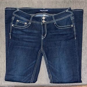 Wallflower Luscious Boot-cut Curvy fit jeans. 13.
